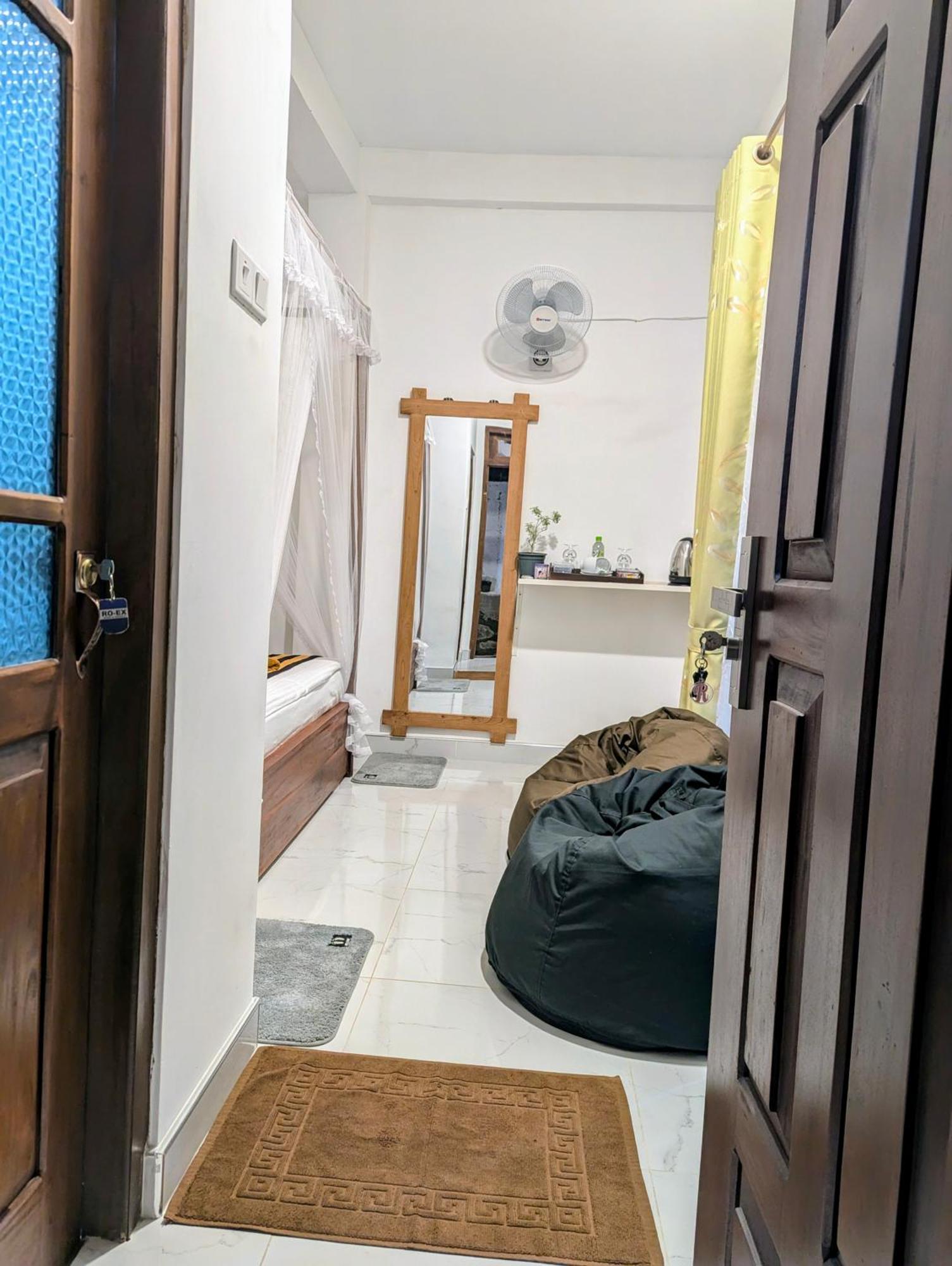 Rich Grove Inn Элла Экстерьер фото