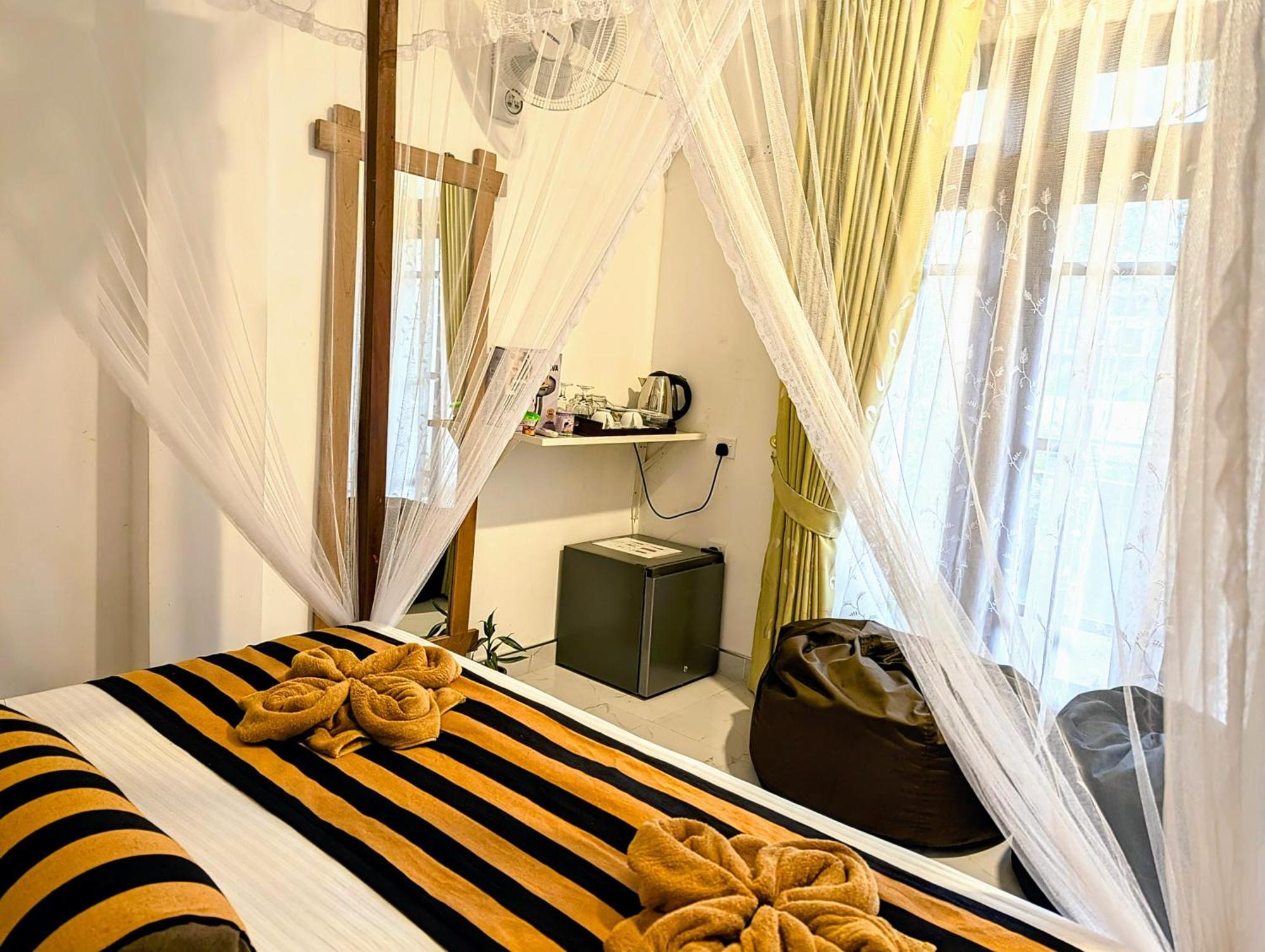Rich Grove Inn Элла Экстерьер фото